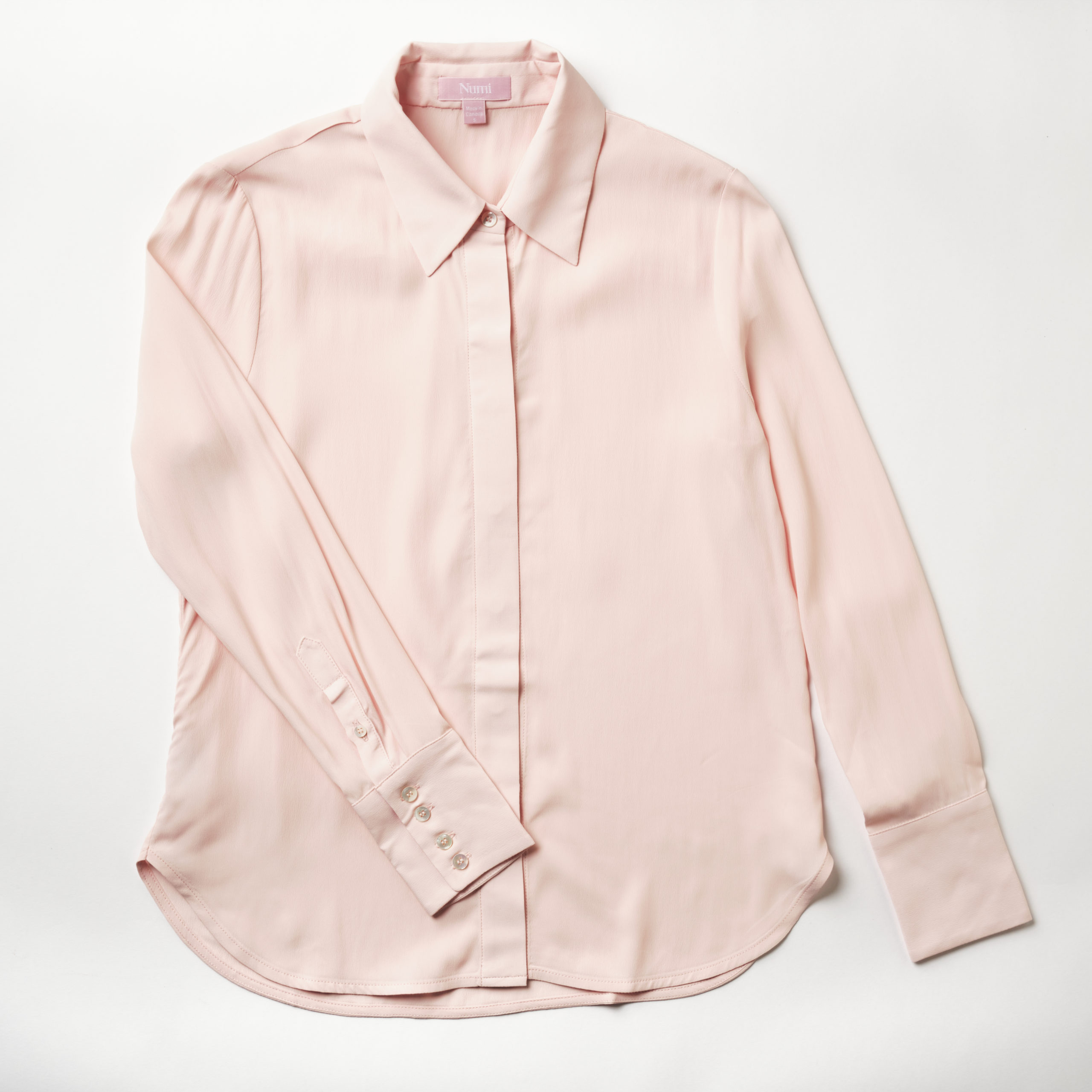 https://vitamagazine.com/wp-content/uploads/2022/01/Blouse_Pink_0330-scaled.jpg